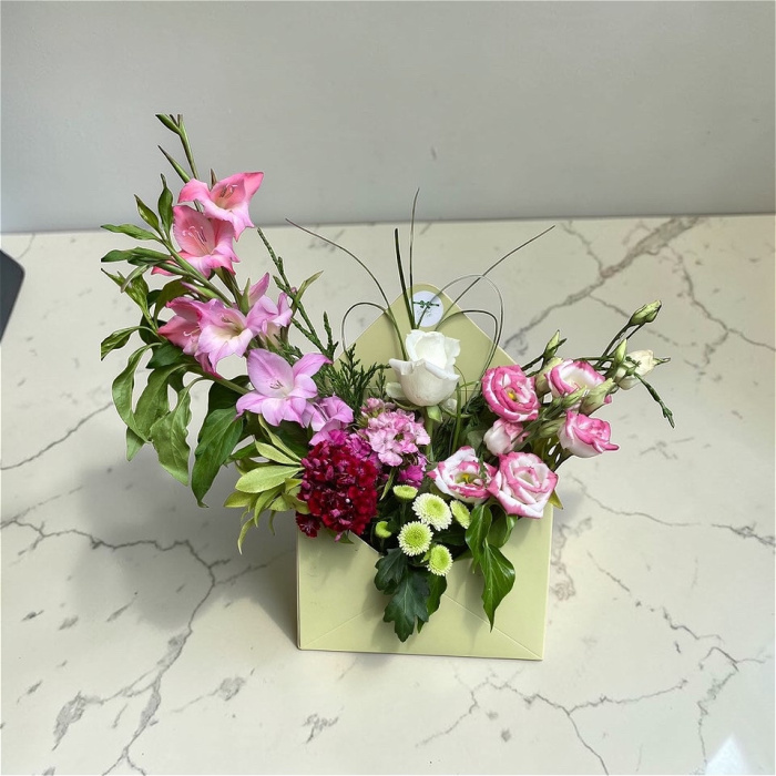 Arrangements | Mother's Day | Wee Flowery Things (under £30) | Envelopes