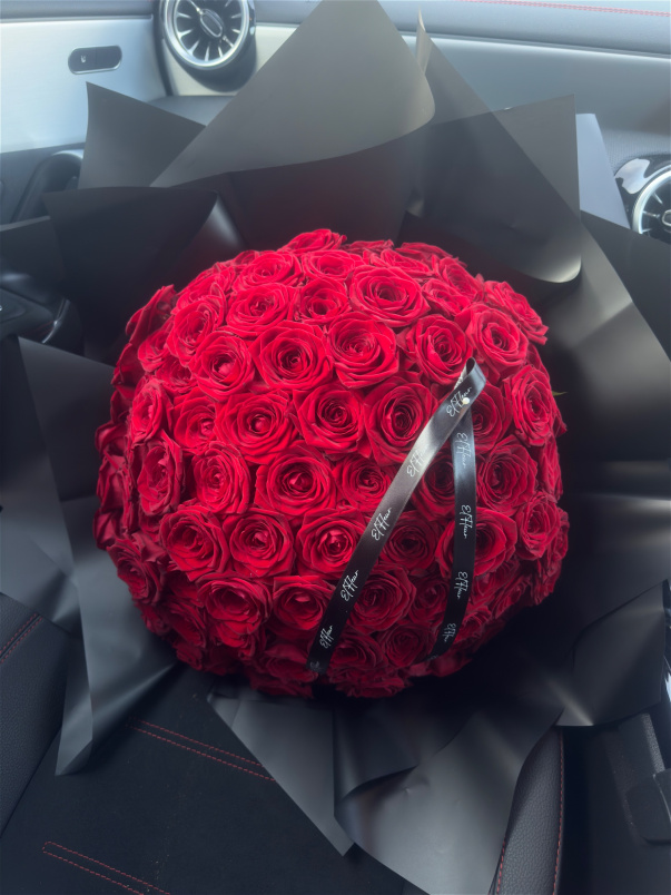 Bouquets | 100 Red Naomi Roses