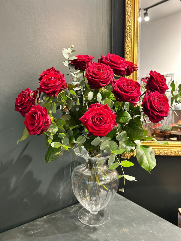 Bouquets | Dozen 12 red roses Hand tied bouquet