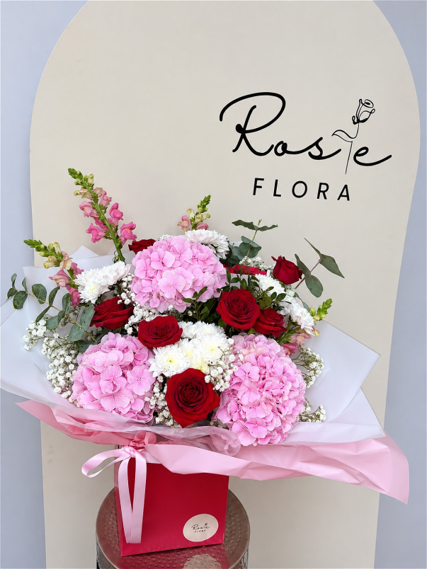 Hand-Tied Bouquets | Lottie