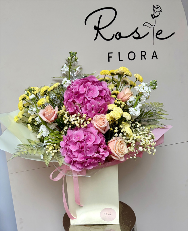 Hand-Tied Bouquets | Natalie