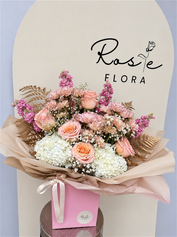 Hand-Tied Bouquets | Laura