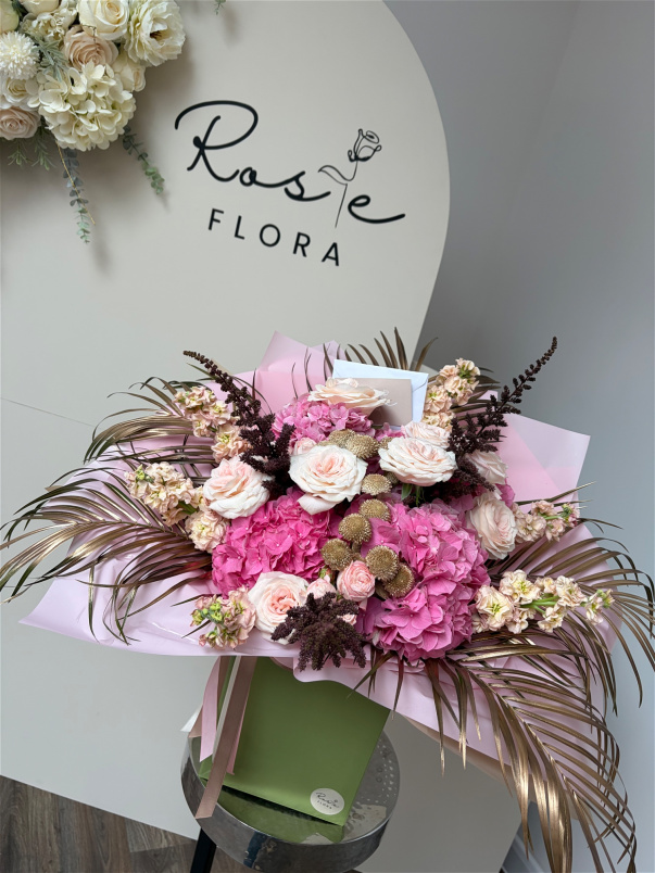 Hand-Tied Bouquets | Dolly
