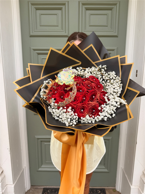 Bouquets | RED ROSE’S | Naomi Red Roses with gyp