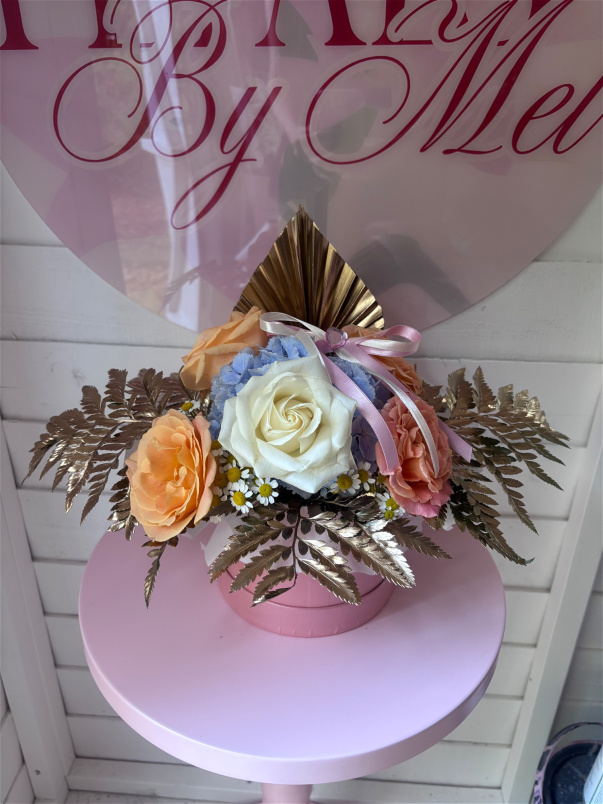 Arrangements | Modern hat box