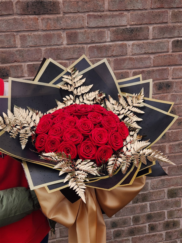 Rose Bouquets | 25 Red Naomi Roses with Gold Foliage