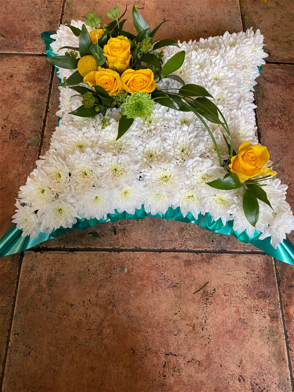 Cushions Floral Tribute | All White Massed Cushion With Yellow Rose Spray