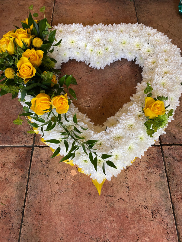 Hearts  | Yellow Rose Spray On Open White Massed Heart