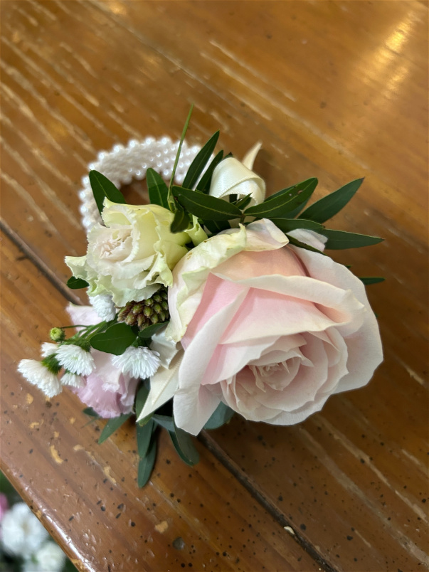 Fresh Ladies Corsages, Ladies Bag Corsages, Wrist Corsages  | Ladies Corsage collection