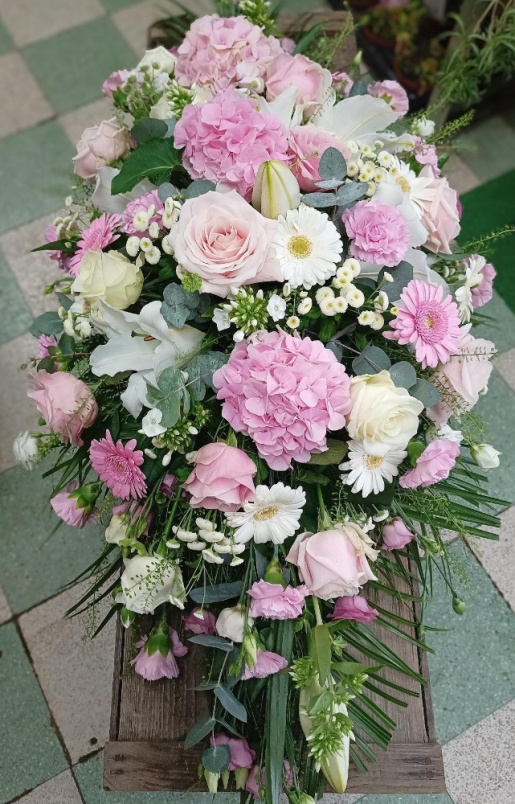 Funeral tributes | Hydrangea coffin spray