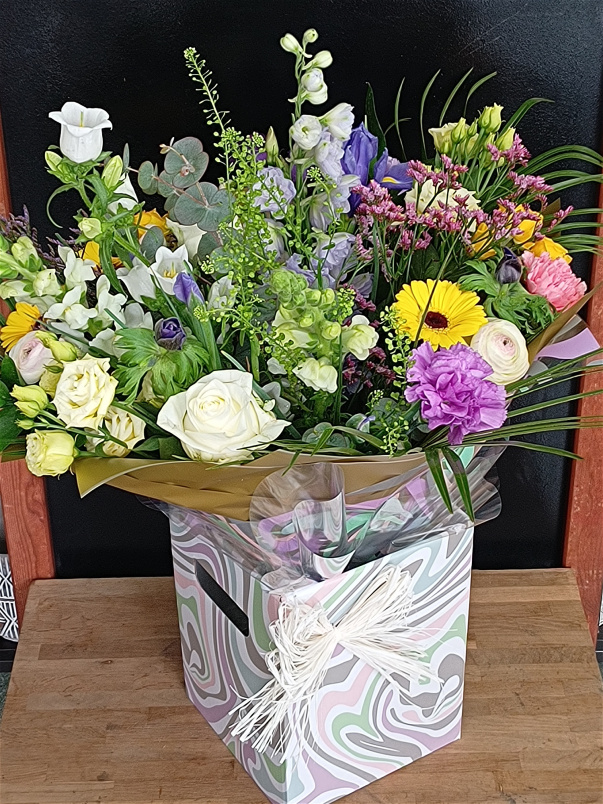 Bouquets & Arrangements | Spring collection | Spring Joy -  Hand Tied