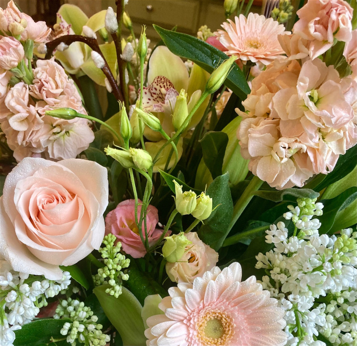 Gift Bouquets | Mothers Day Sunday 30th March | Peaches and Cream