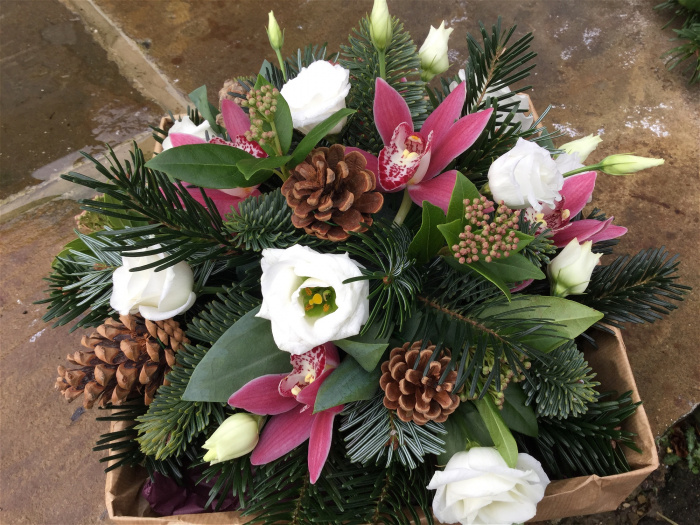 Christmas | Gift Bouquets | Christmas Memorial Posy