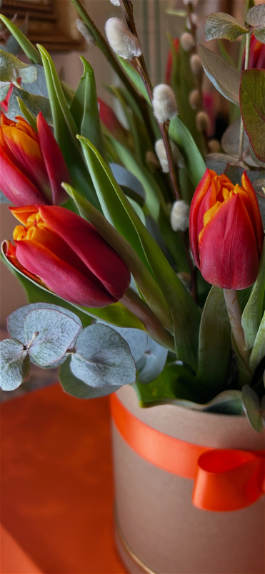 Gift Bouquets | Neon Tulip Box