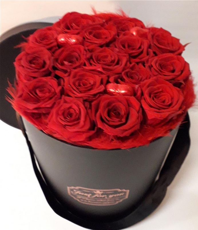 Arrangements | Valentines | Red rose hat box