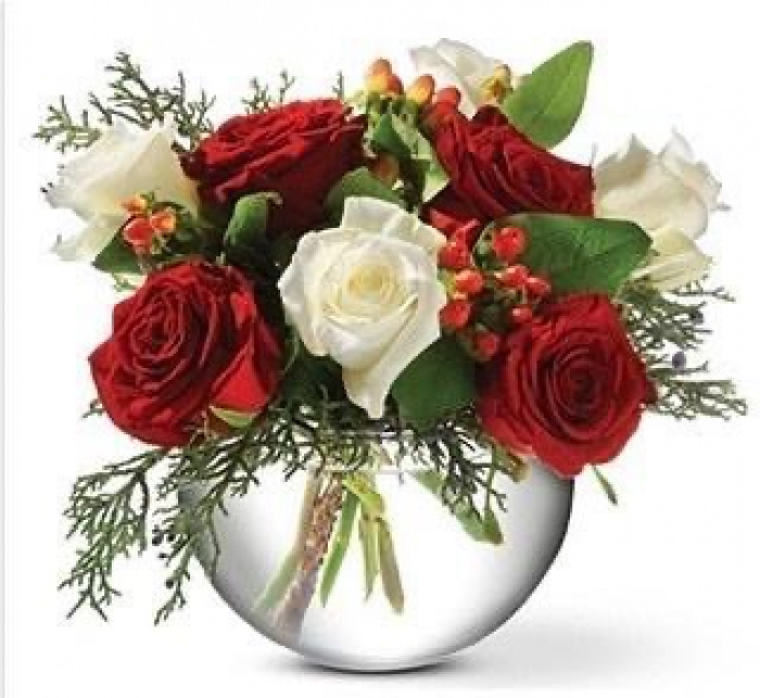 Christmas | Valentines | Roses in glass vase x