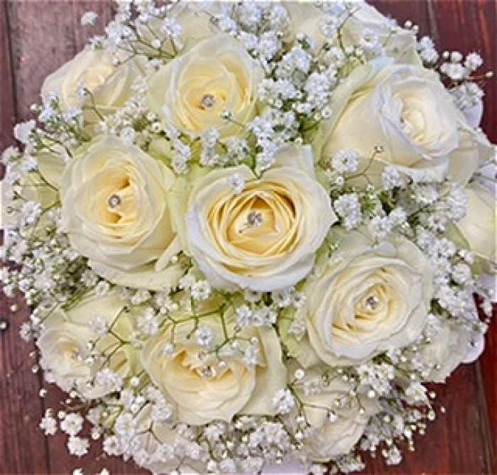Weddings | Brides ivory bouquet