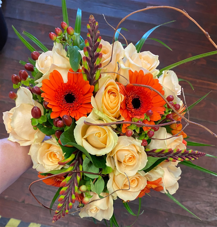Weddings | Bridal bouquet in peach and oranges.