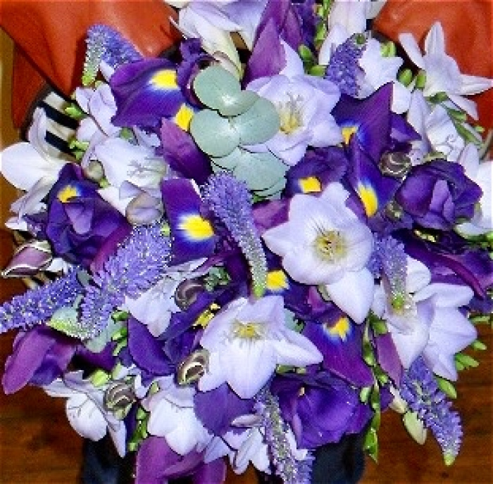 Weddings | Brides bouquet in blues and purples