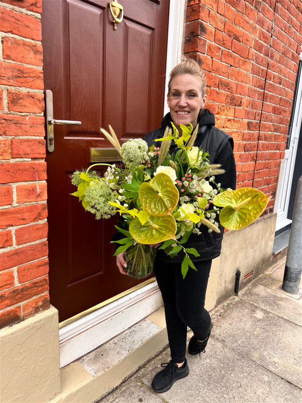 Bouquets | Gifts of flowers  | Blooming Perfect Signature Vase