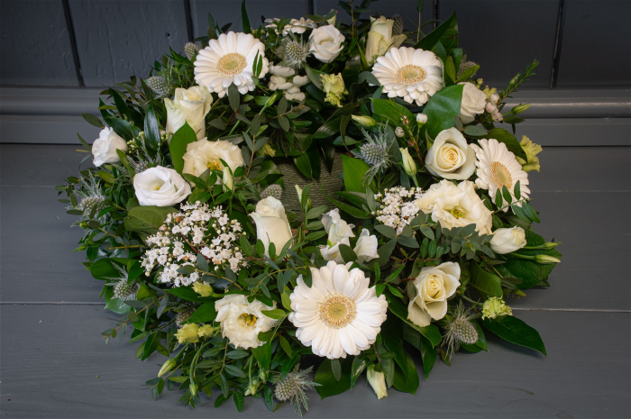 Funeral | Scattered Wreath Ring